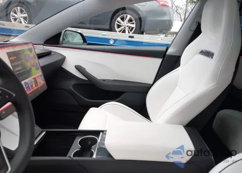 2024 Tesla Model 3 Performance All-Wheel Drive z USA, uszkodzony, nr VIN 5YJ3E1ET8RF871587